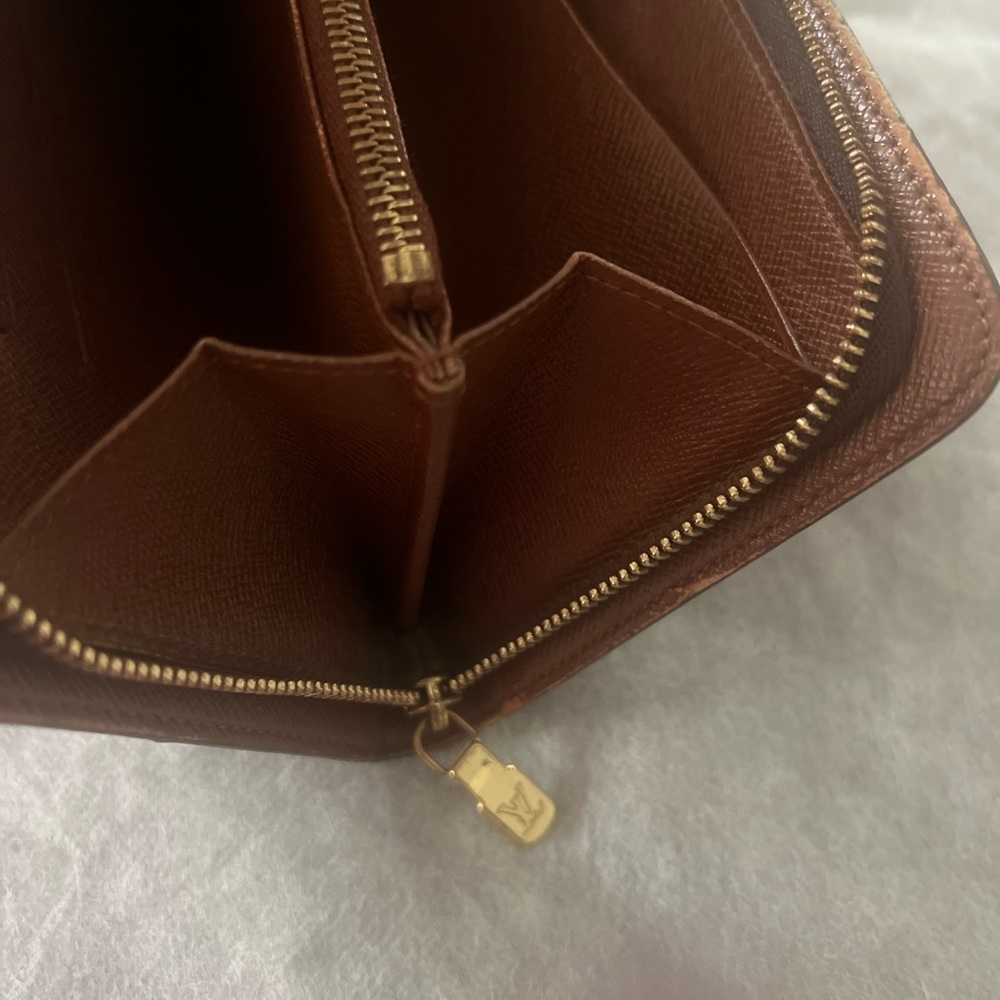 Authentic Louis Vuitton Wallet and dust bag - Picture 6 of 9